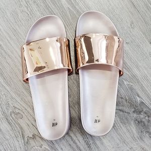 💥2/20💥H&M rose gold metallic slides